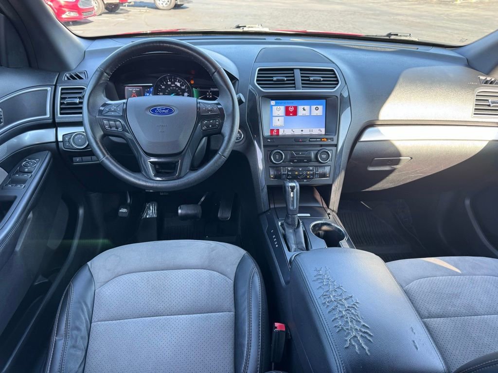 Used 2017 Ford Explorer XLT w/ Equipment Group 202A FWD image 6