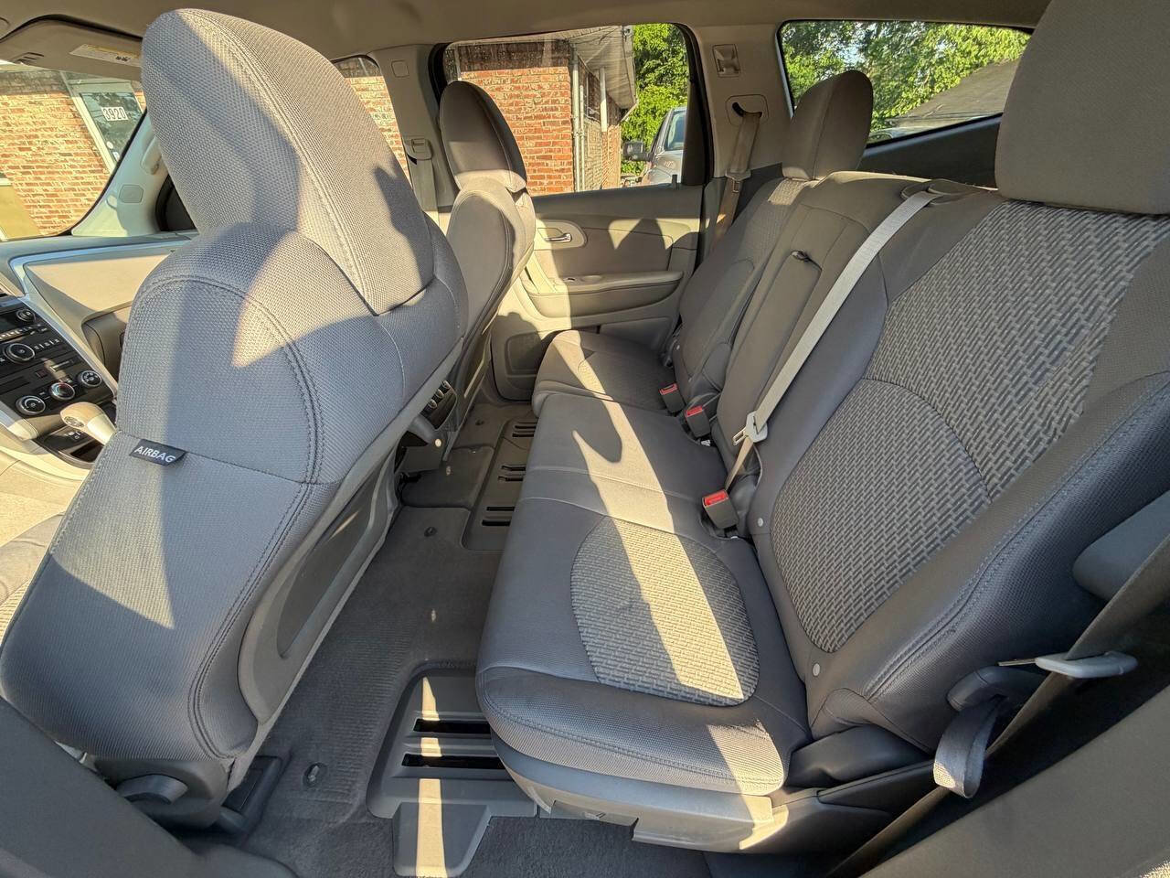 Used 2011 Chevrolet Traverse LS FWD image 13