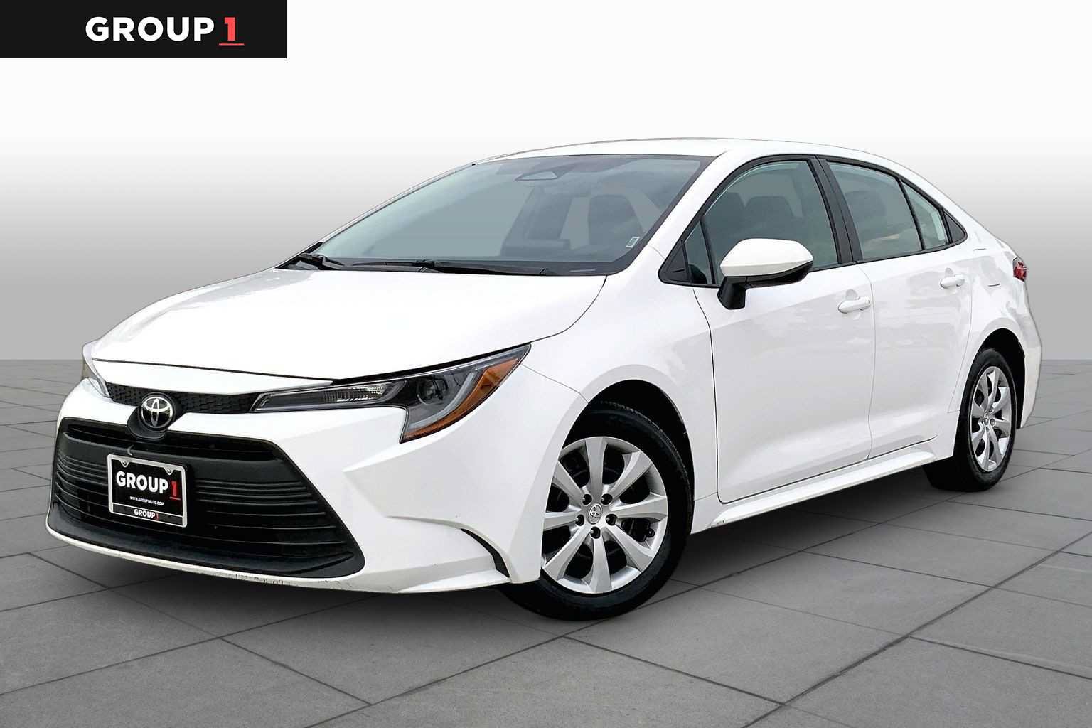 Used 2025 Toyota Corolla LE FWD image 1
