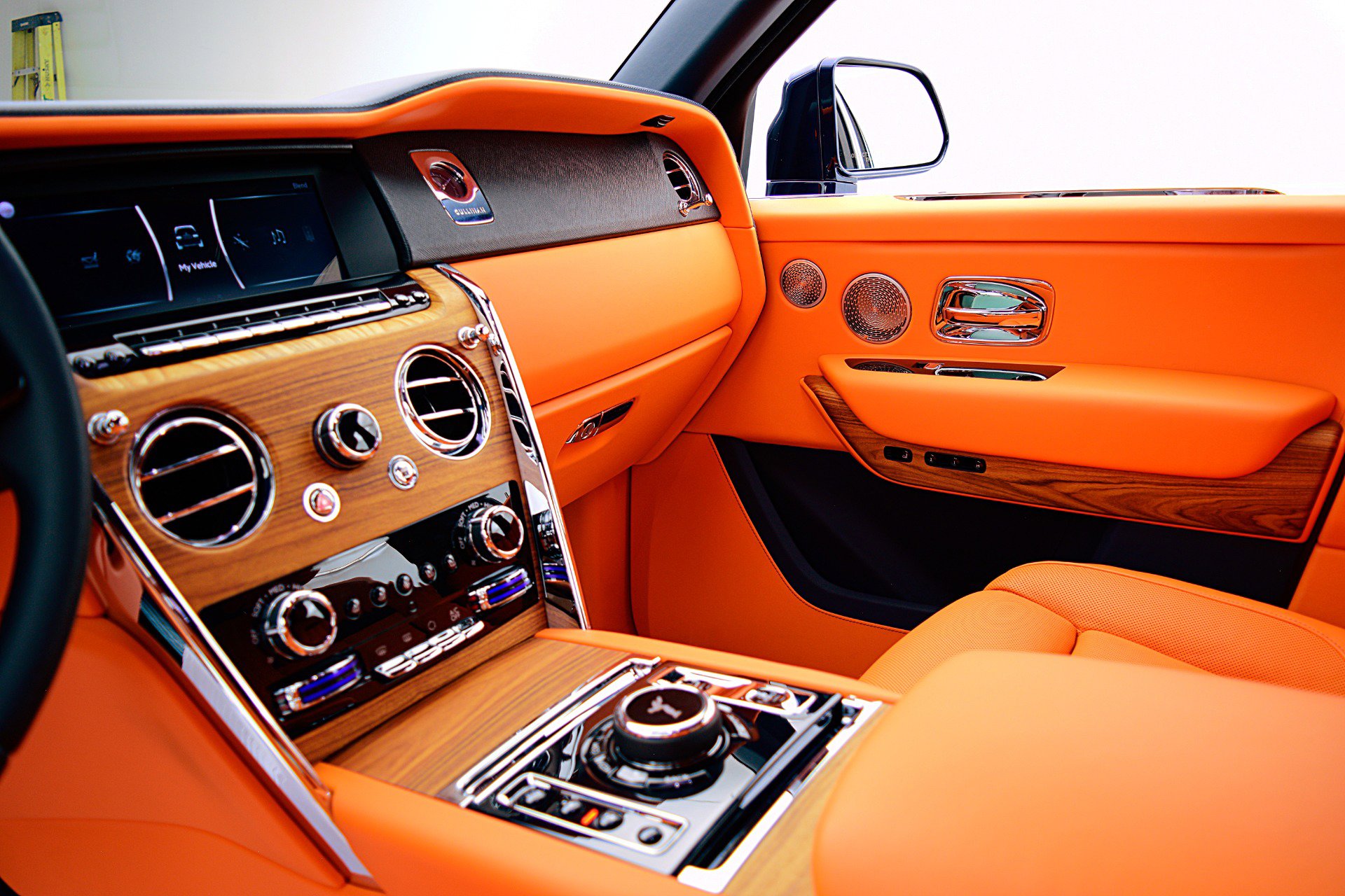 Used 2025 Rolls-Royce Cullinan image 28