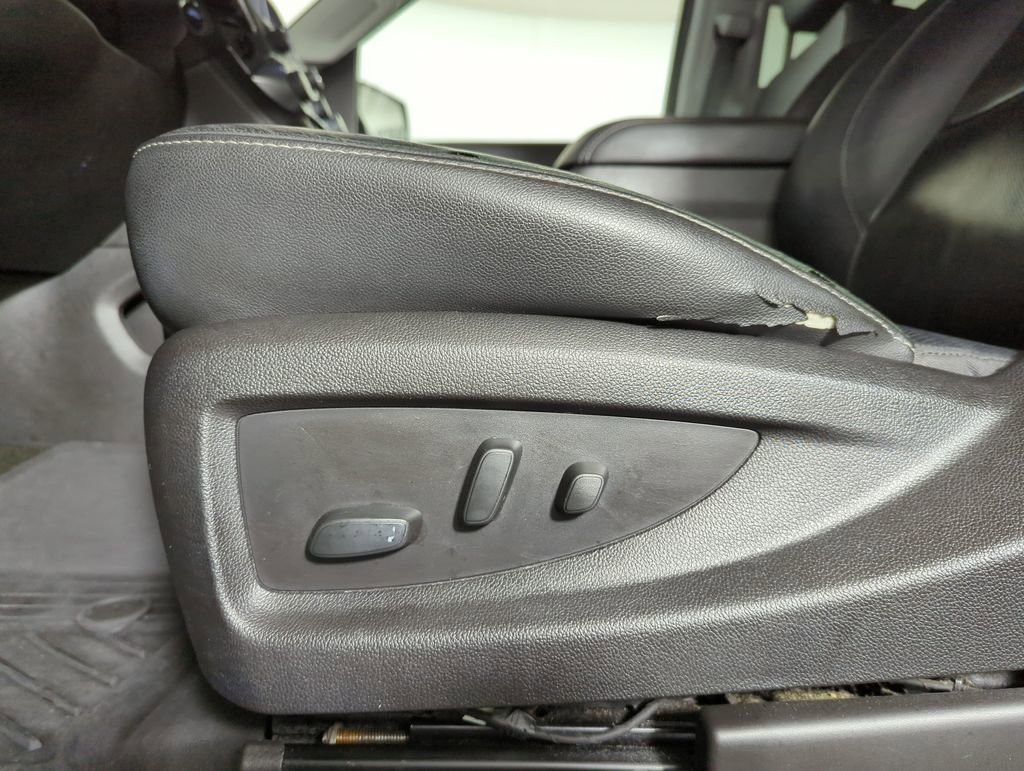 Used 2018 Chevrolet Suburban Premier image 25