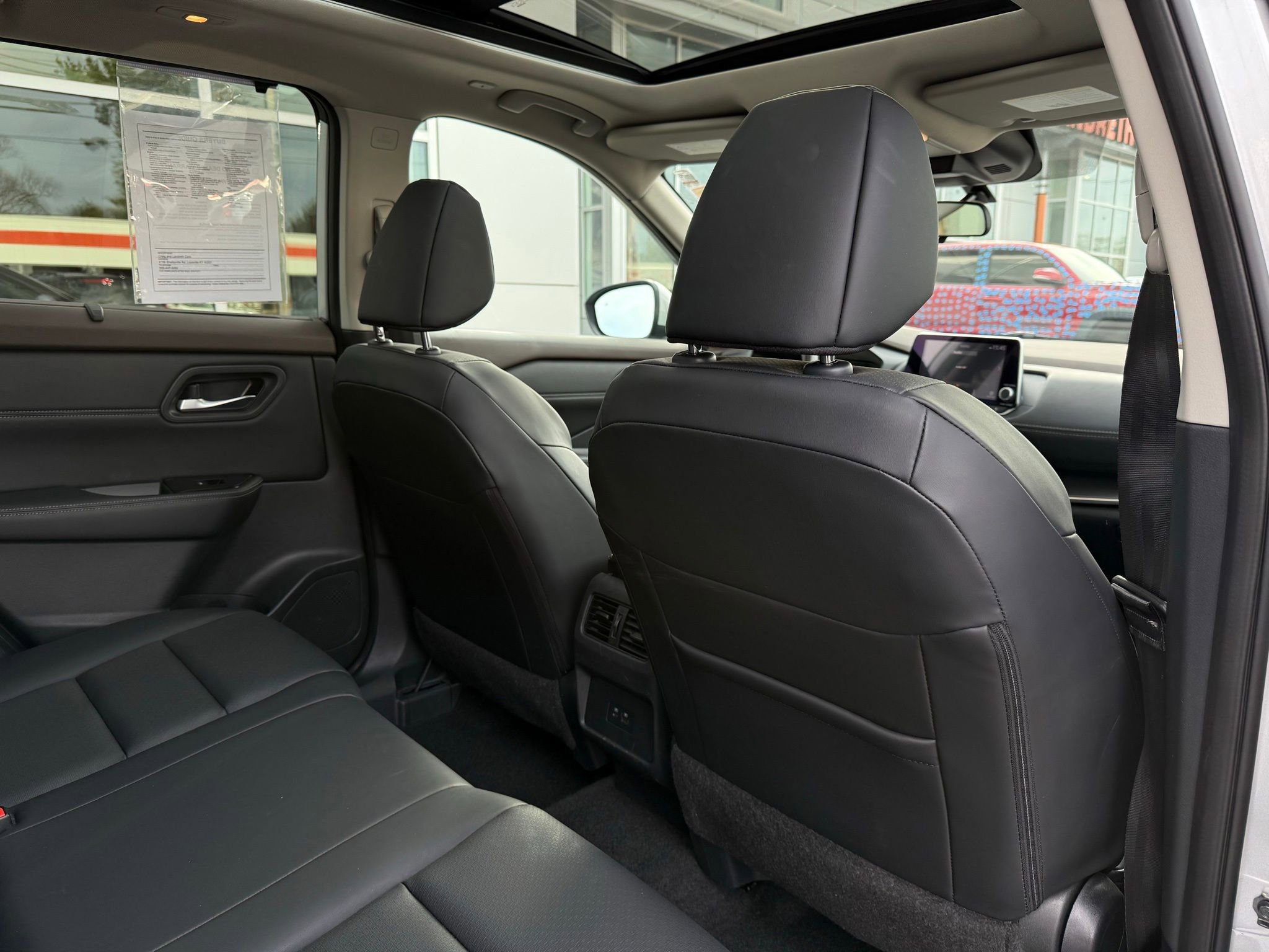 Used 2023 Nissan Rogue SV w/ SV Premium B Package image 30