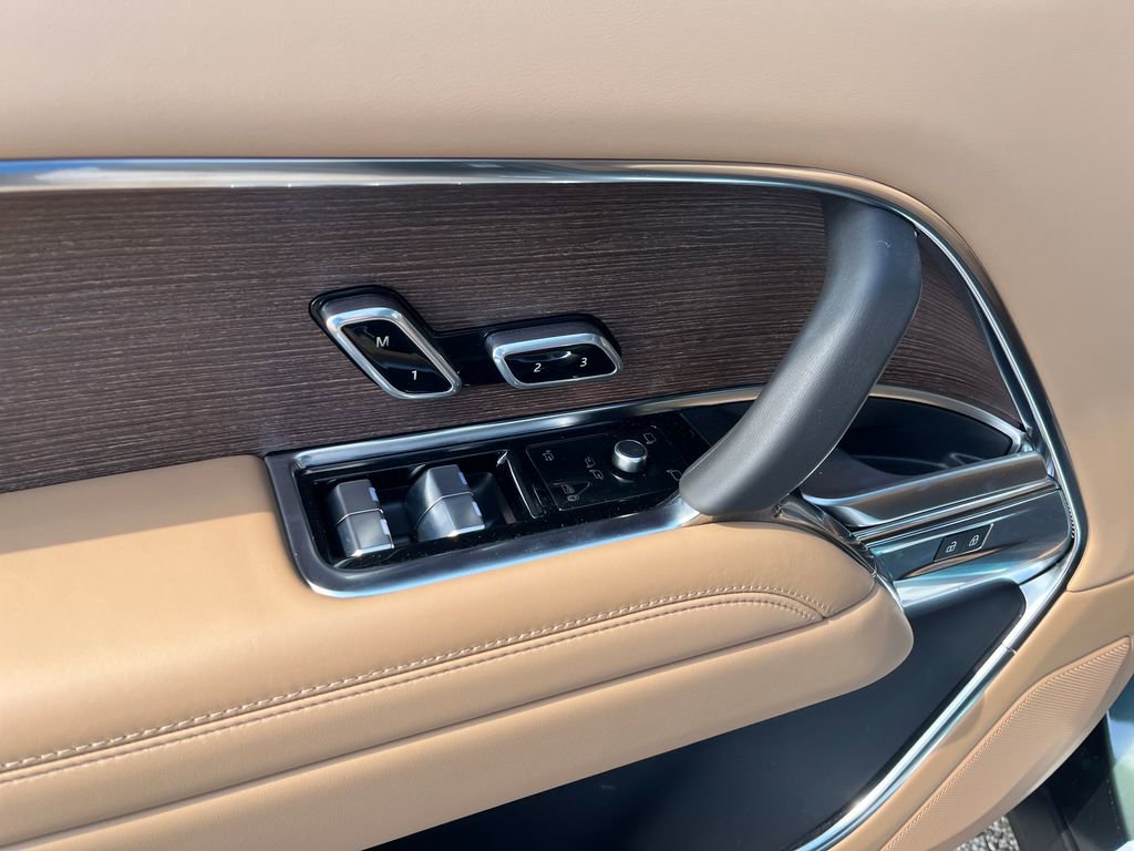 New 2026 Land Rover Range Rover Long Wheelbase SE AWD/4WD image 12