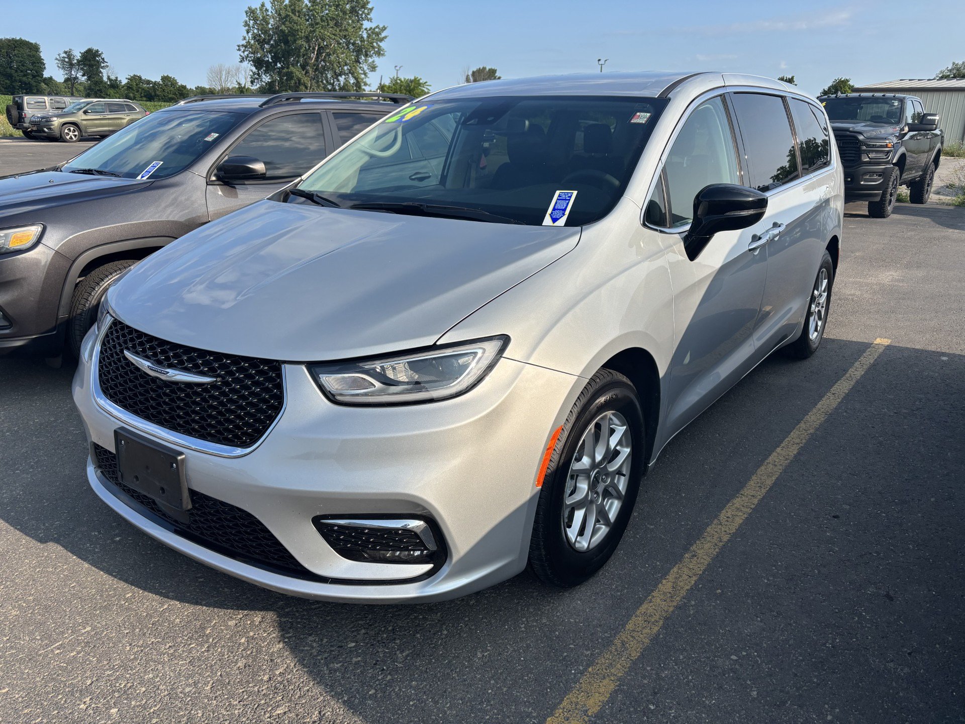 Used 2024 Chrysler Pacifica Touring-L