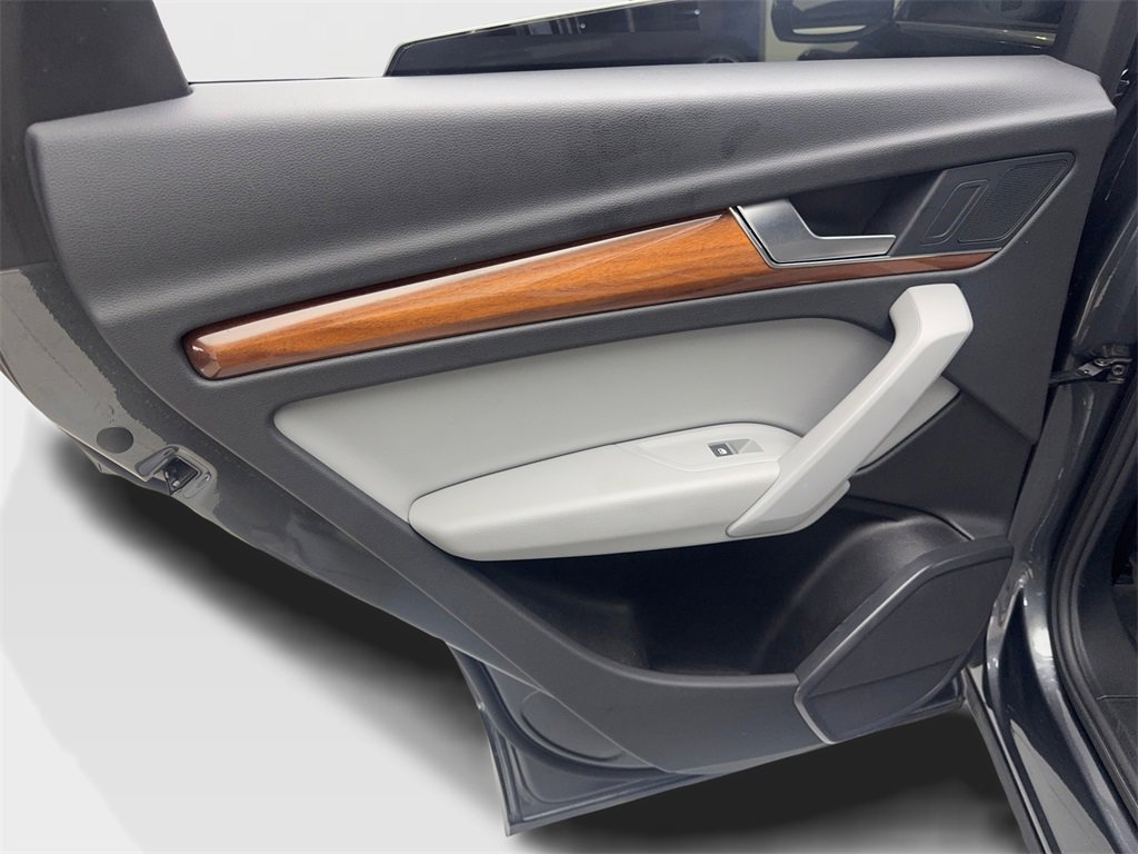 Used 2022 Audi Q5 2.0T Premium w/ Convenience Package image 38