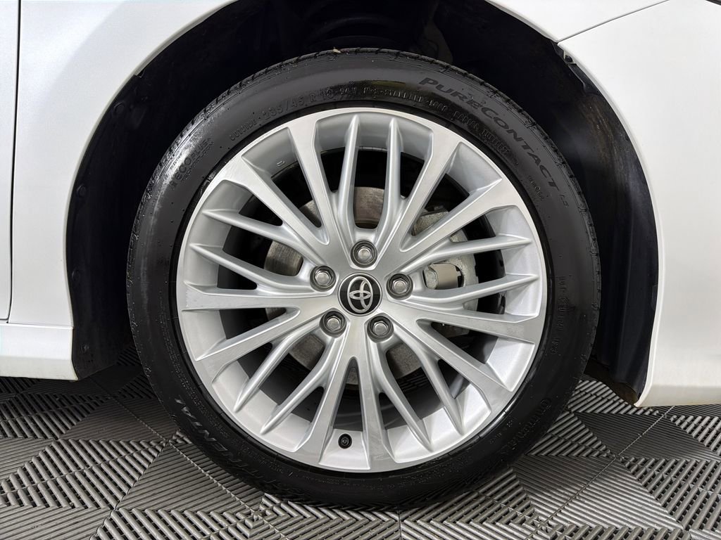 Used 2020 Toyota Camry XLE image 10