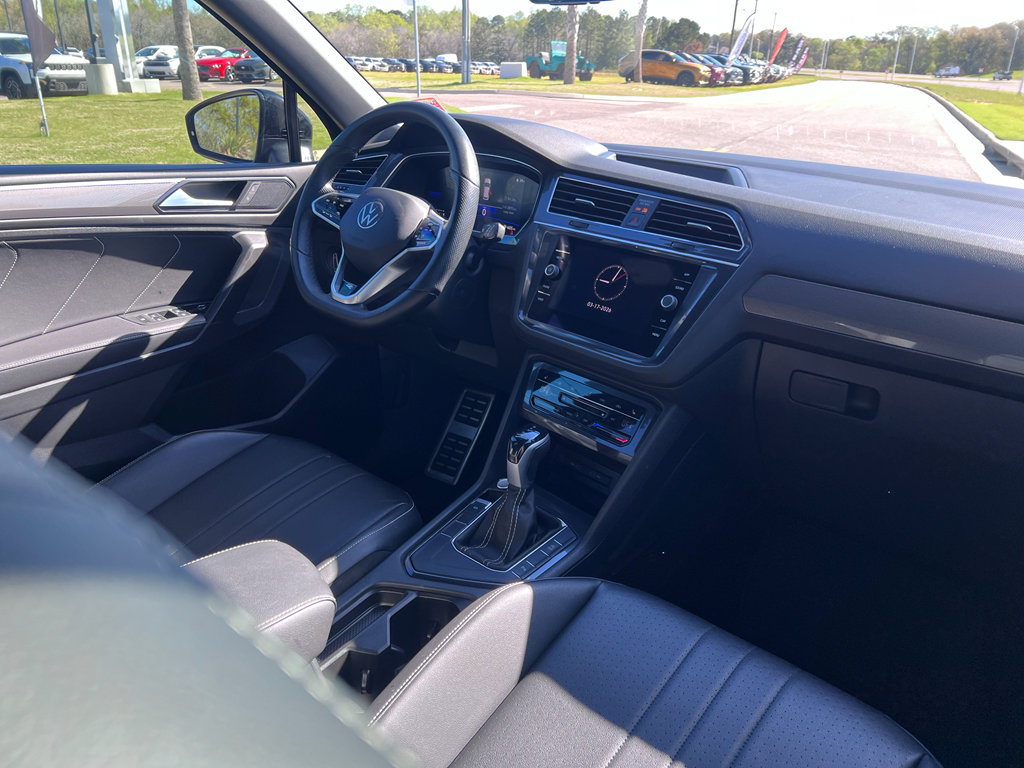 Used 2023 Volkswagen Tiguan SE R-Line image 11