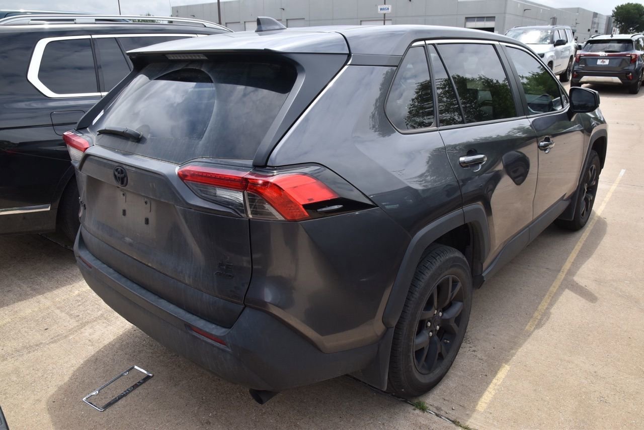 Used 2024 Toyota RAV4 LE AWD/4WD image 5