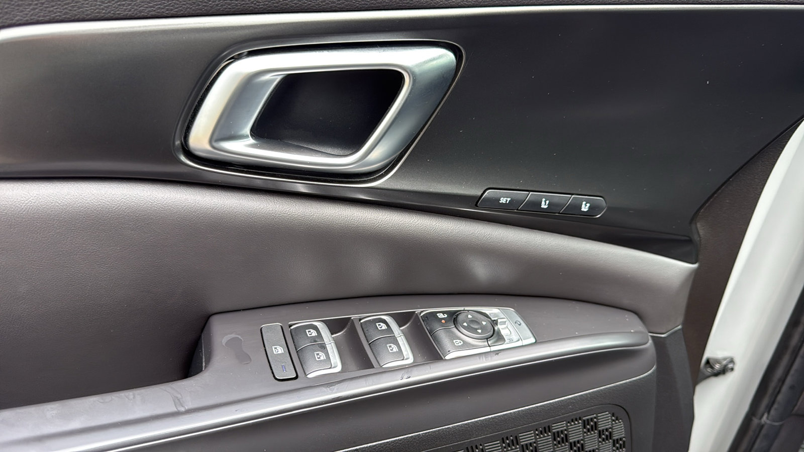 Used 2025 Kia Carnival SX Prestige image 11