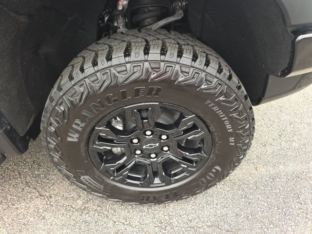 New 2026 Chevrolet Silverado 1500 ZR2 w/ Dark Appearance Package AWD/4WD image 9