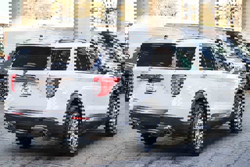 Used 2023 Ford Explorer Limited w/ Equipment Group 301A image 4