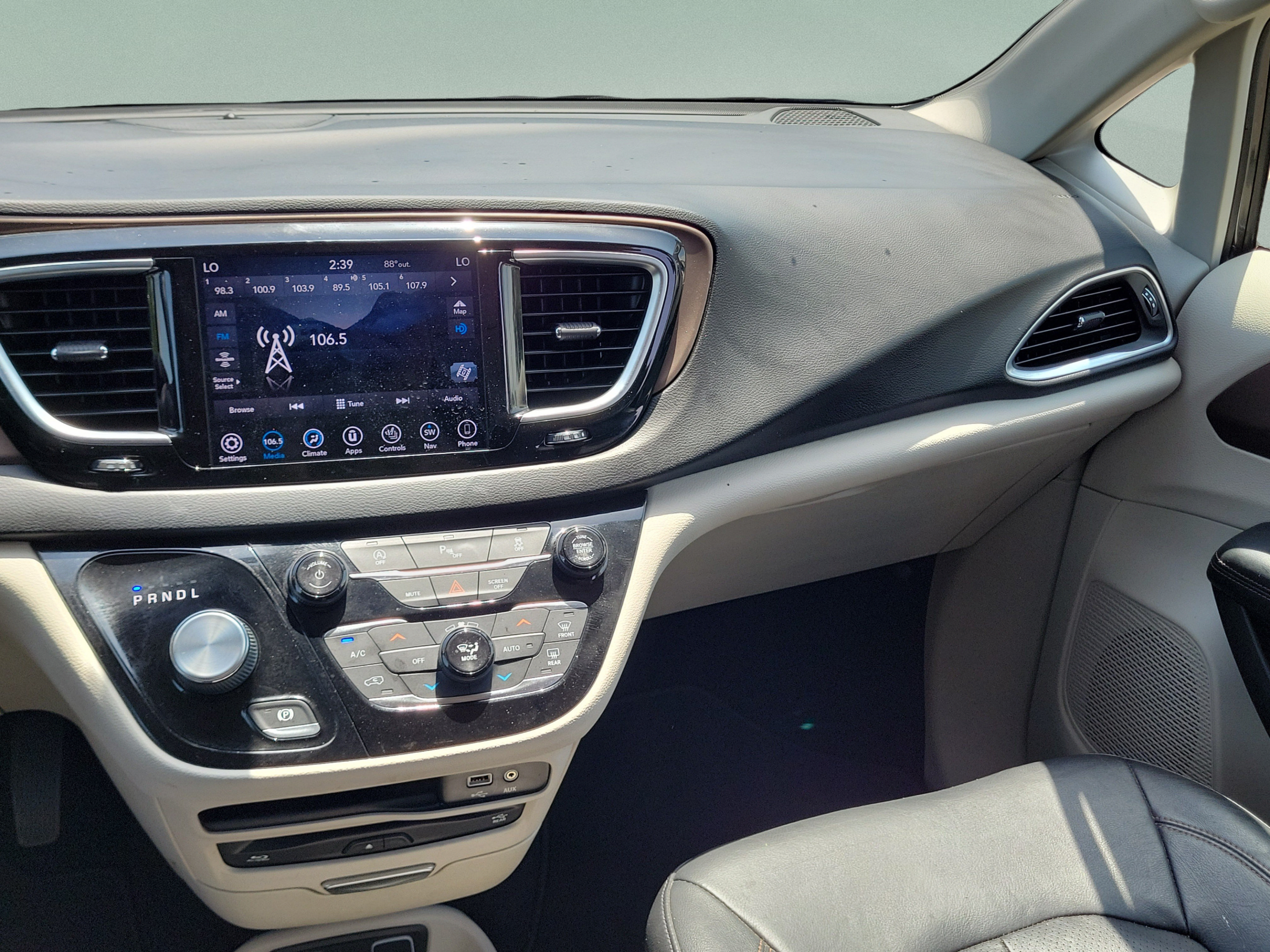 Used 2019 Chrysler Pacifica Touring-L Plus FWD image 16