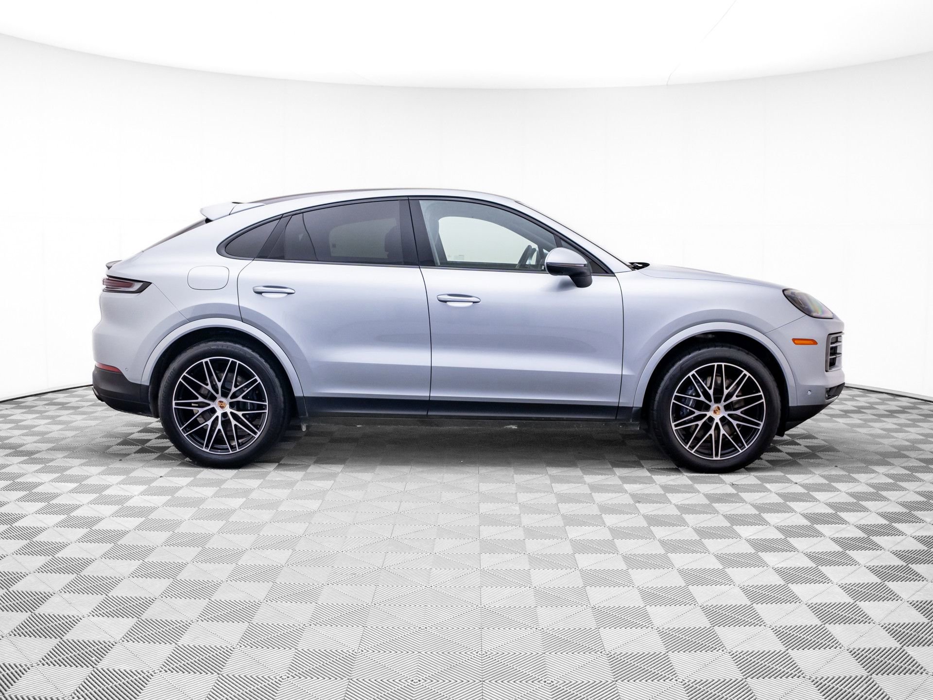 Certified 2025 Porsche Cayenne Coupe AWD/4WD image 7