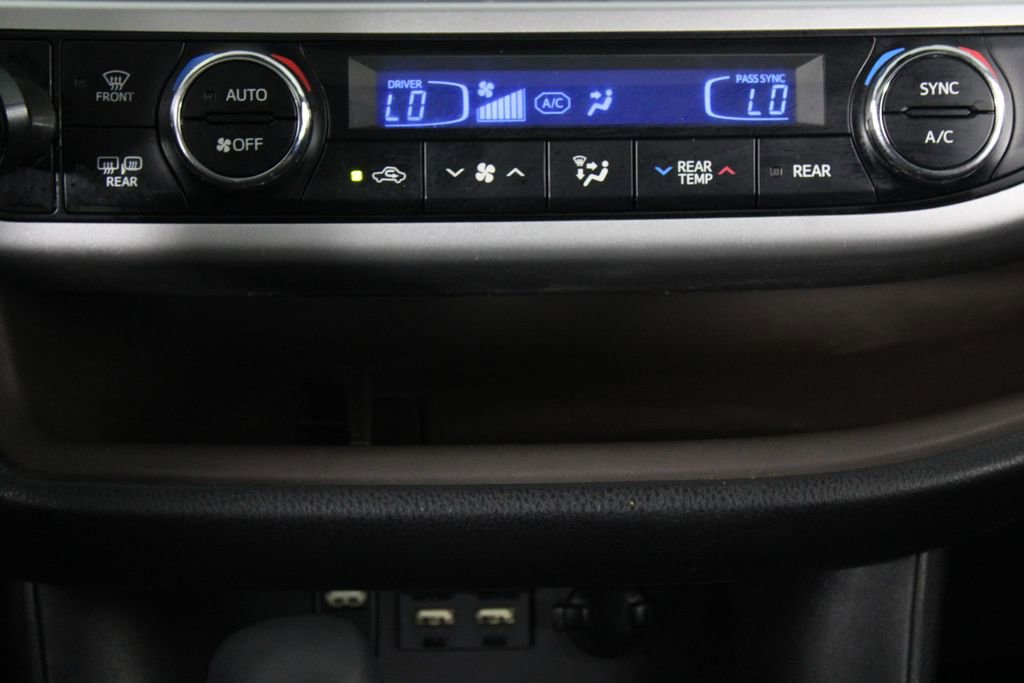 Used 2019 Toyota Highlander XLE w/ Protection Package #3 image 21