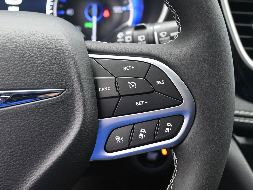 New 2026 Chrysler Pacifica Select AWD/4WD image 10