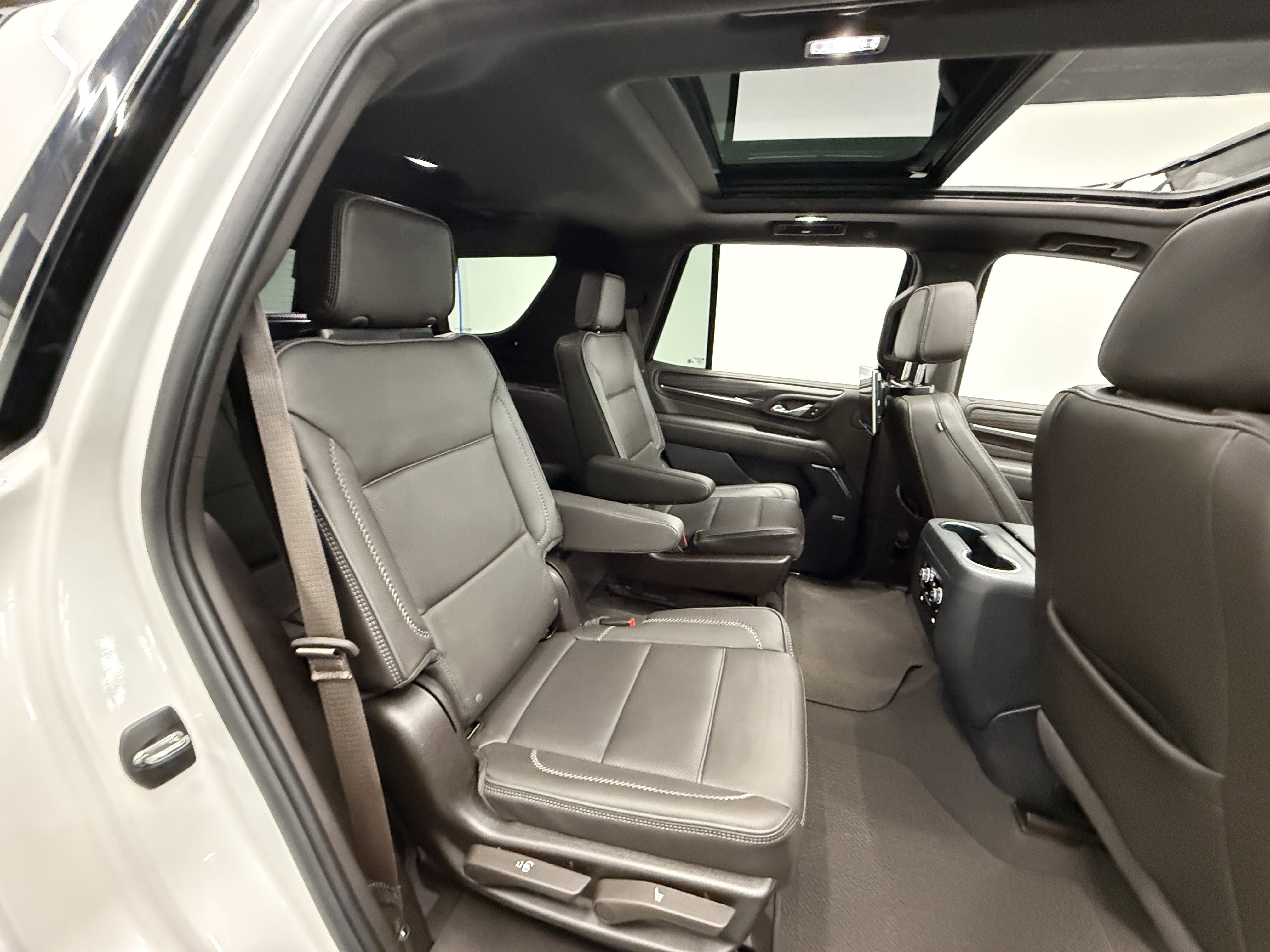 Used 2024 GMC Yukon Denali image 33