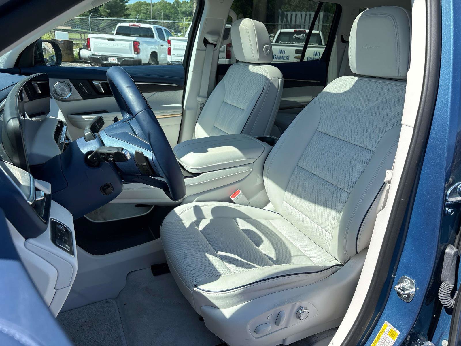 Used 2025 Buick Enclave Avenir w/ Super Cruise Package AWD/4WD image 12