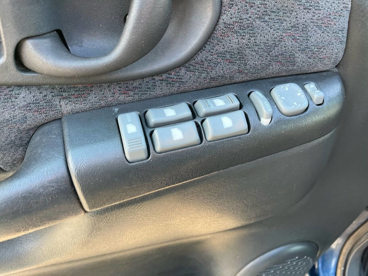 Used 2000 GMC Jimmy SLE image 30