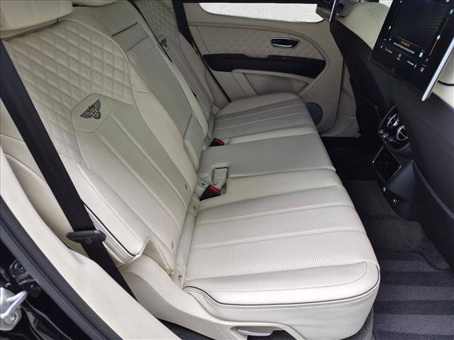 Used 2023 Bentley Bentayga AWD/4WD image 21