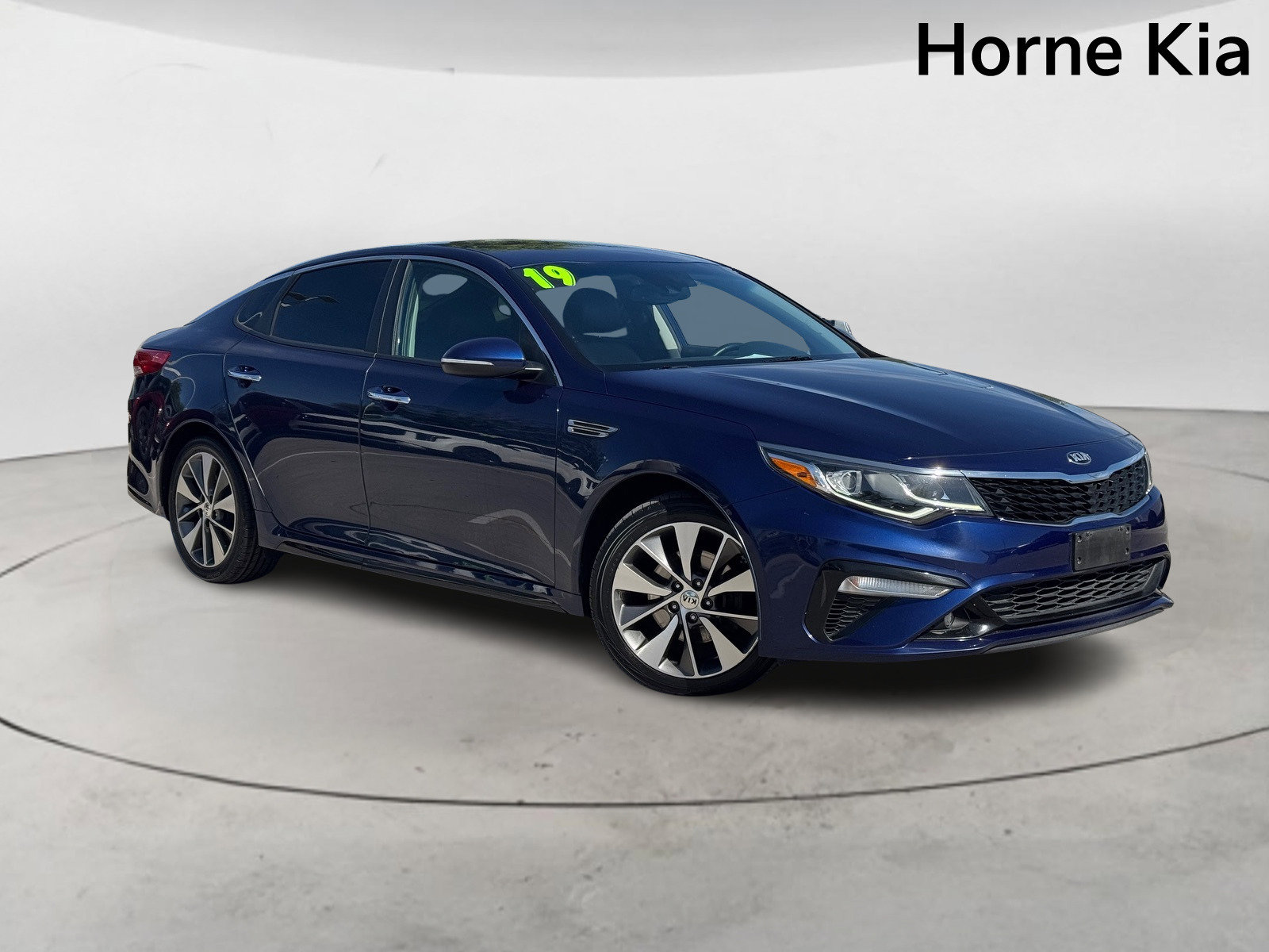 Used 2019 Kia Optima S image 2