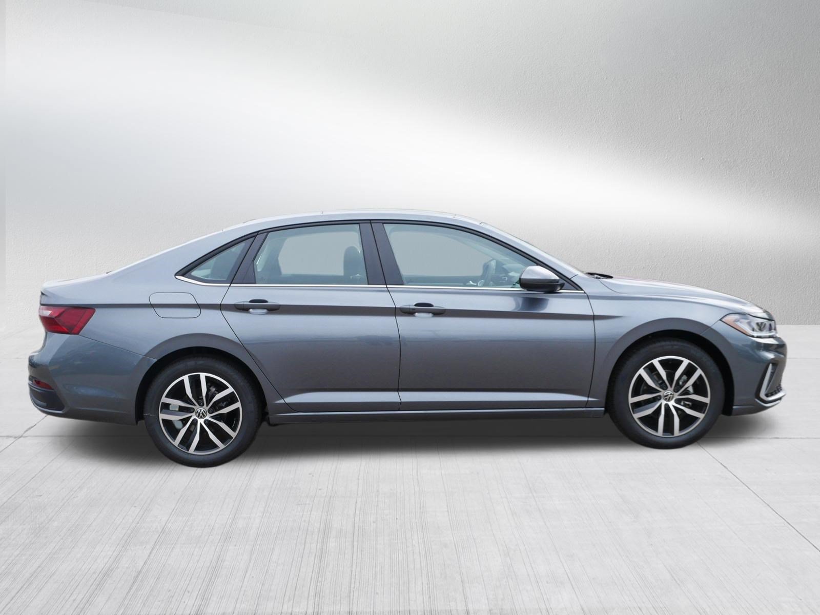 New 2027 Volkswagen Jetta SE FWD image 2