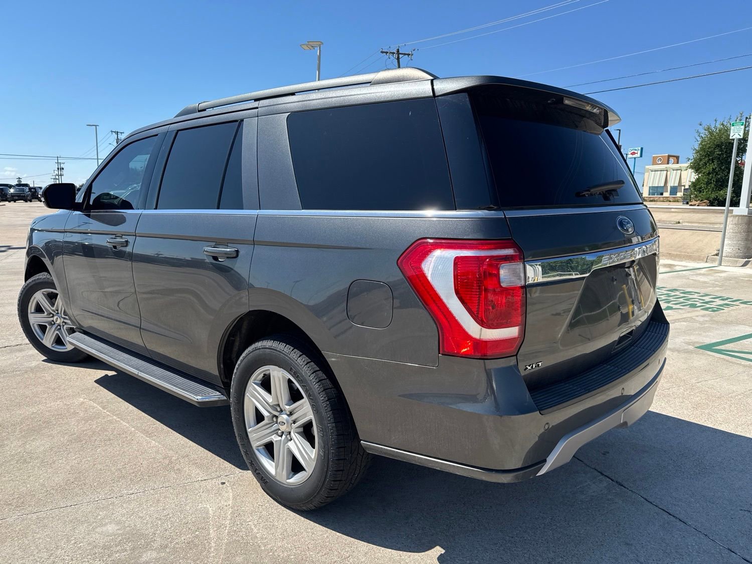 Used 2019 Ford Expedition XLT w/ Equipment Group 202A RWD image 5