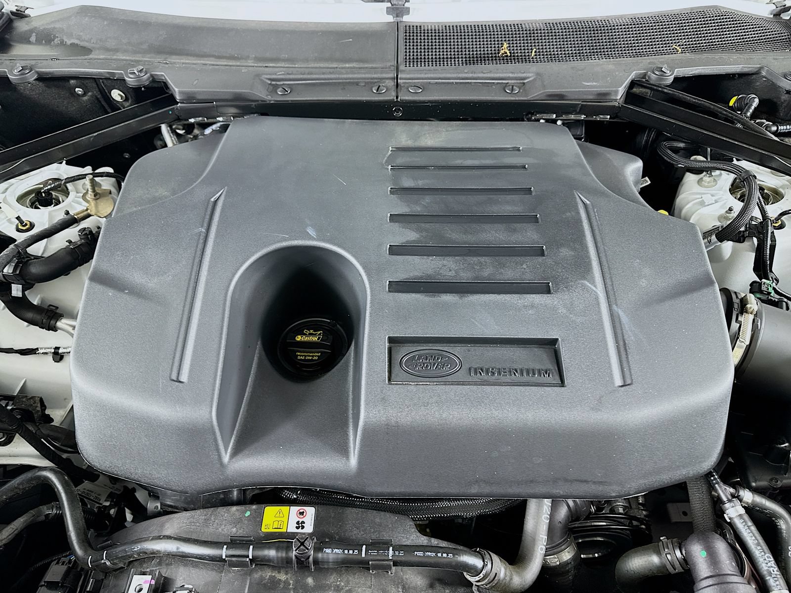 New 2026 Land Rover Defender 130 X-Dynamic SE AWD/4WD image 14