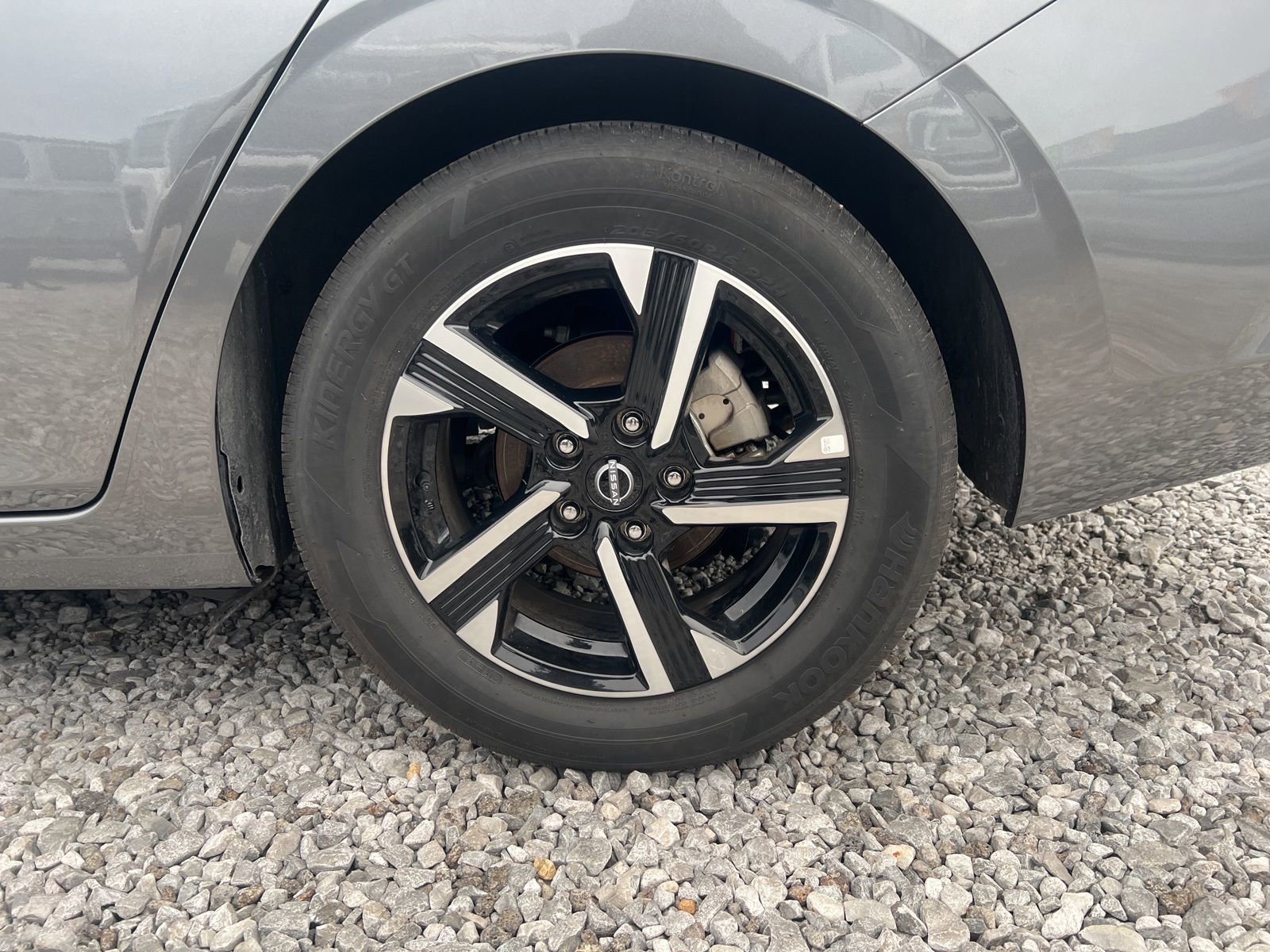 Used 2025 Nissan Sentra SV FWD image 7