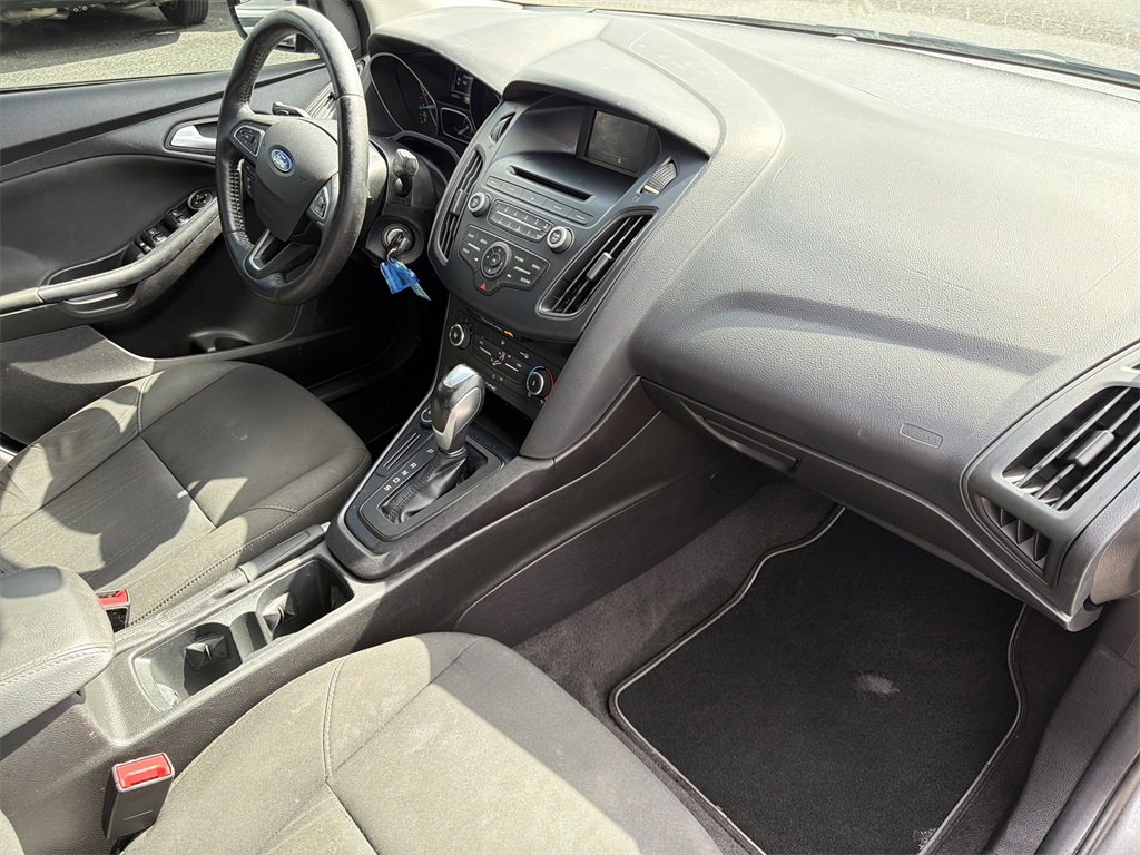 Used 2016 Ford Focus SE w/ SE Sport Package image 15
