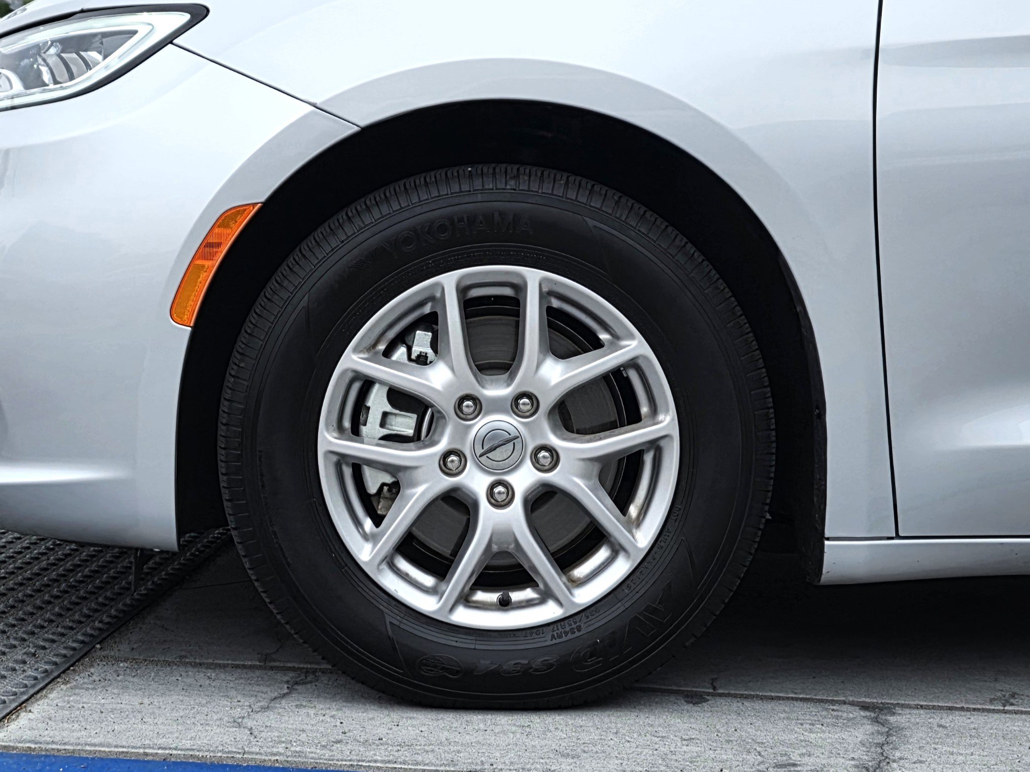 Certified 2024 Chrysler Pacifica Touring-L image 10