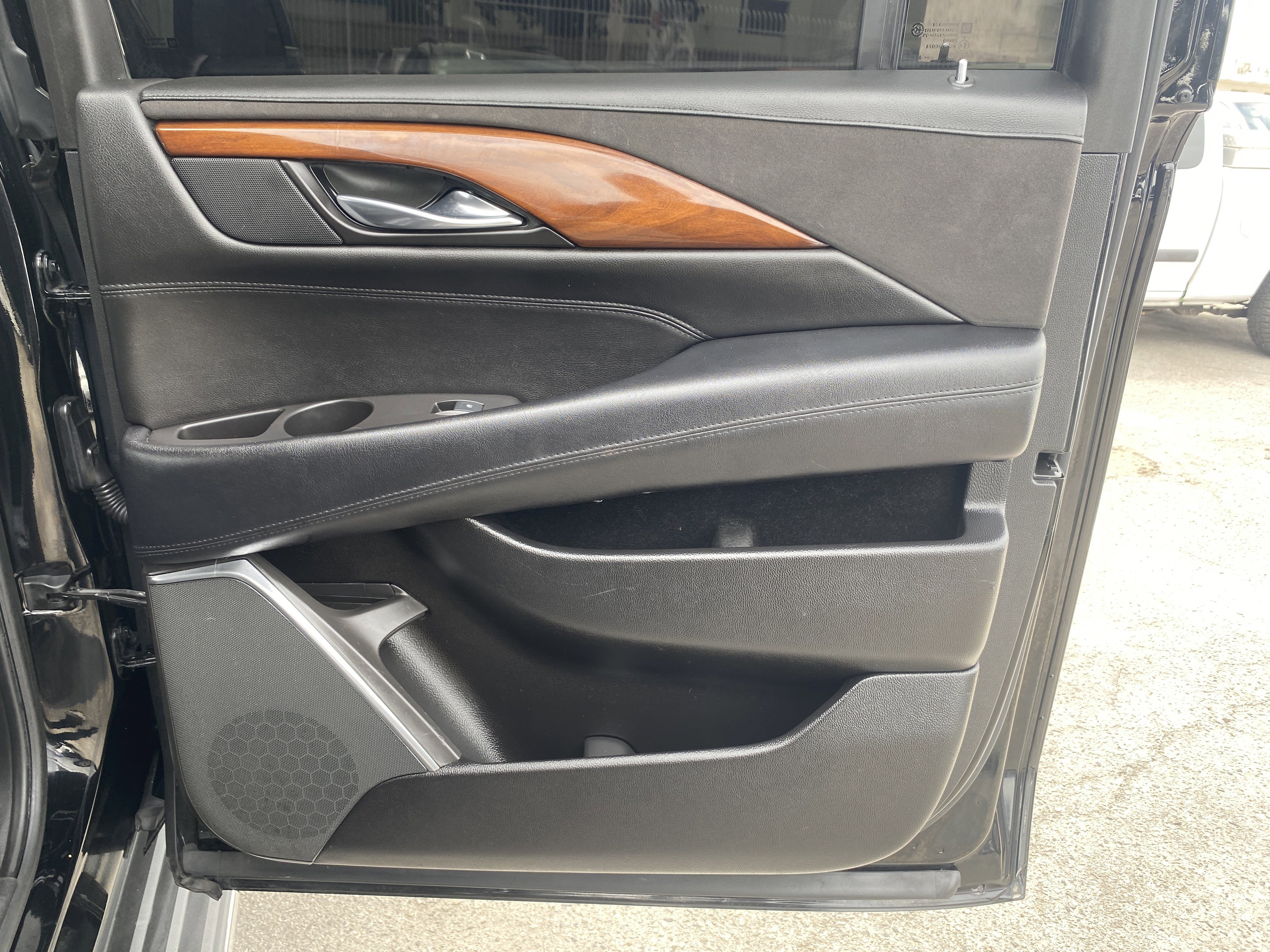 Used 2016 Cadillac Escalade ESV Luxury RWD image 22