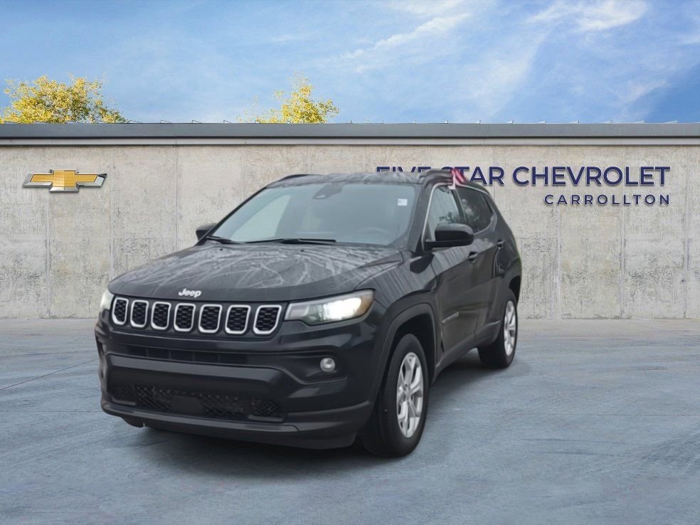 Used 2024 Jeep Compass Latitude AWD/4WD image 3