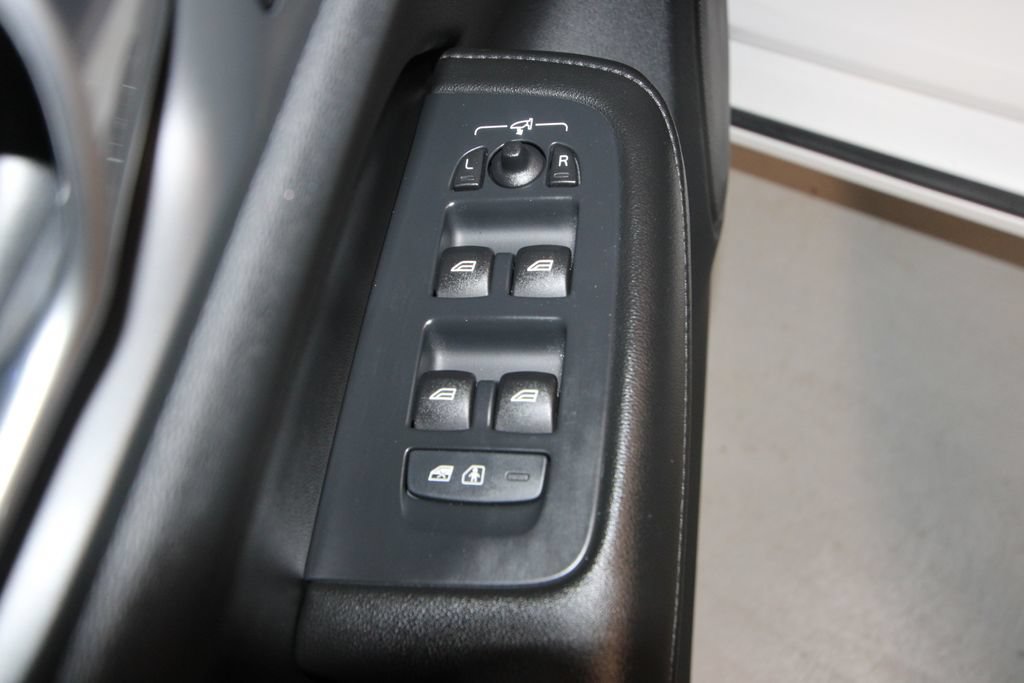 Used 2024 Volvo S60 B5 Plus AWD/4WD image 6