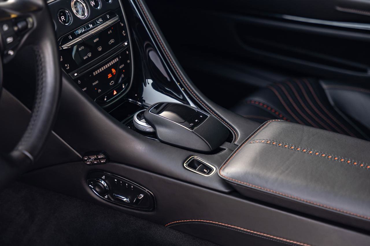 Used 2018 Aston Martin DB11 Coupe image 74