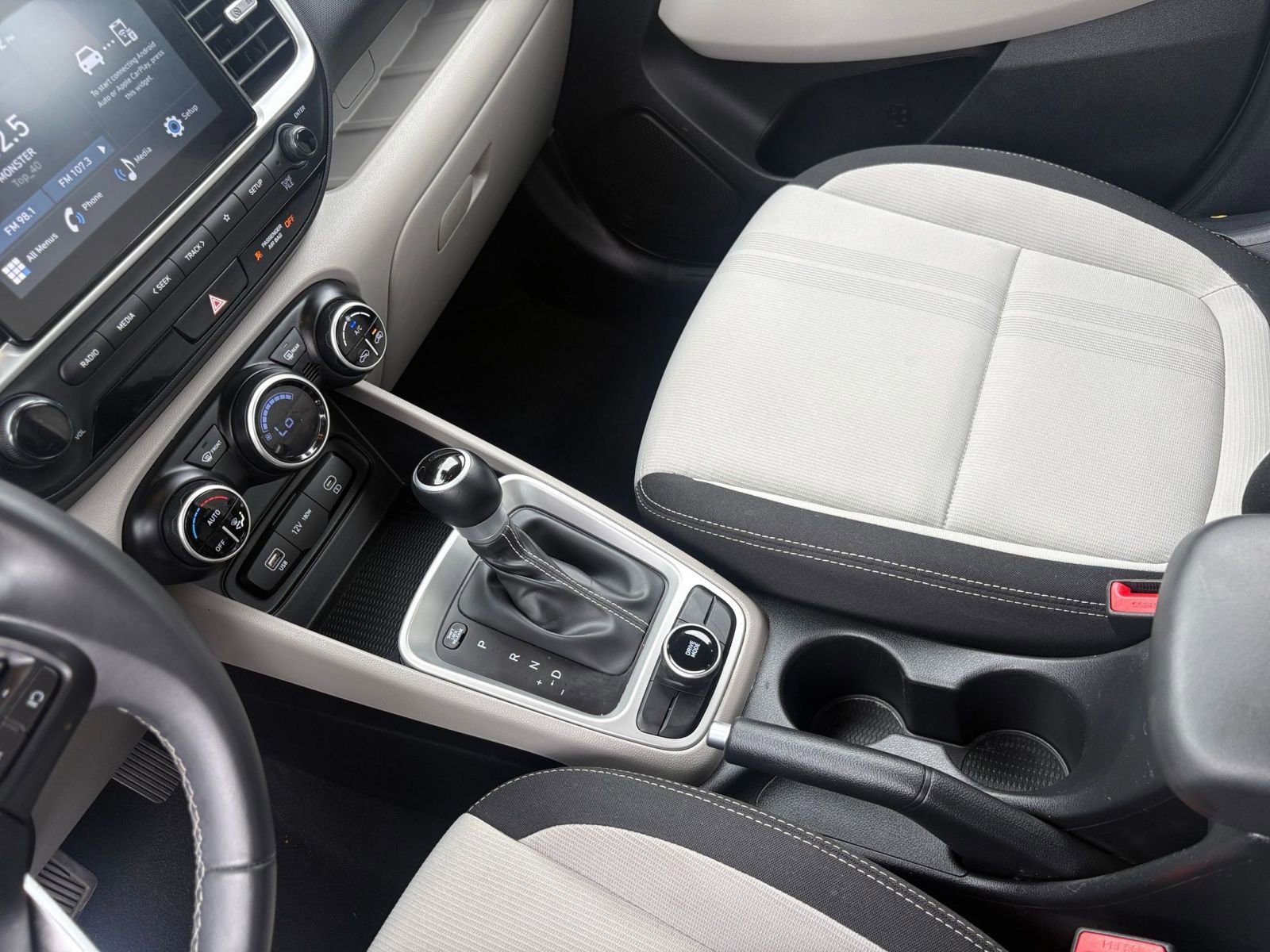 Used 2025 Hyundai Venue SEL image 41