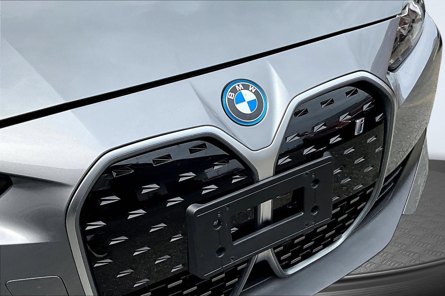Used 2023 BMW i4 eDrive40 w/ Premium Package RWD image 30