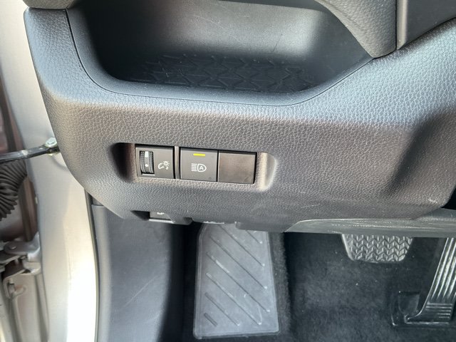 Used 2025 Toyota RAV4 XLE AWD/4WD image 19