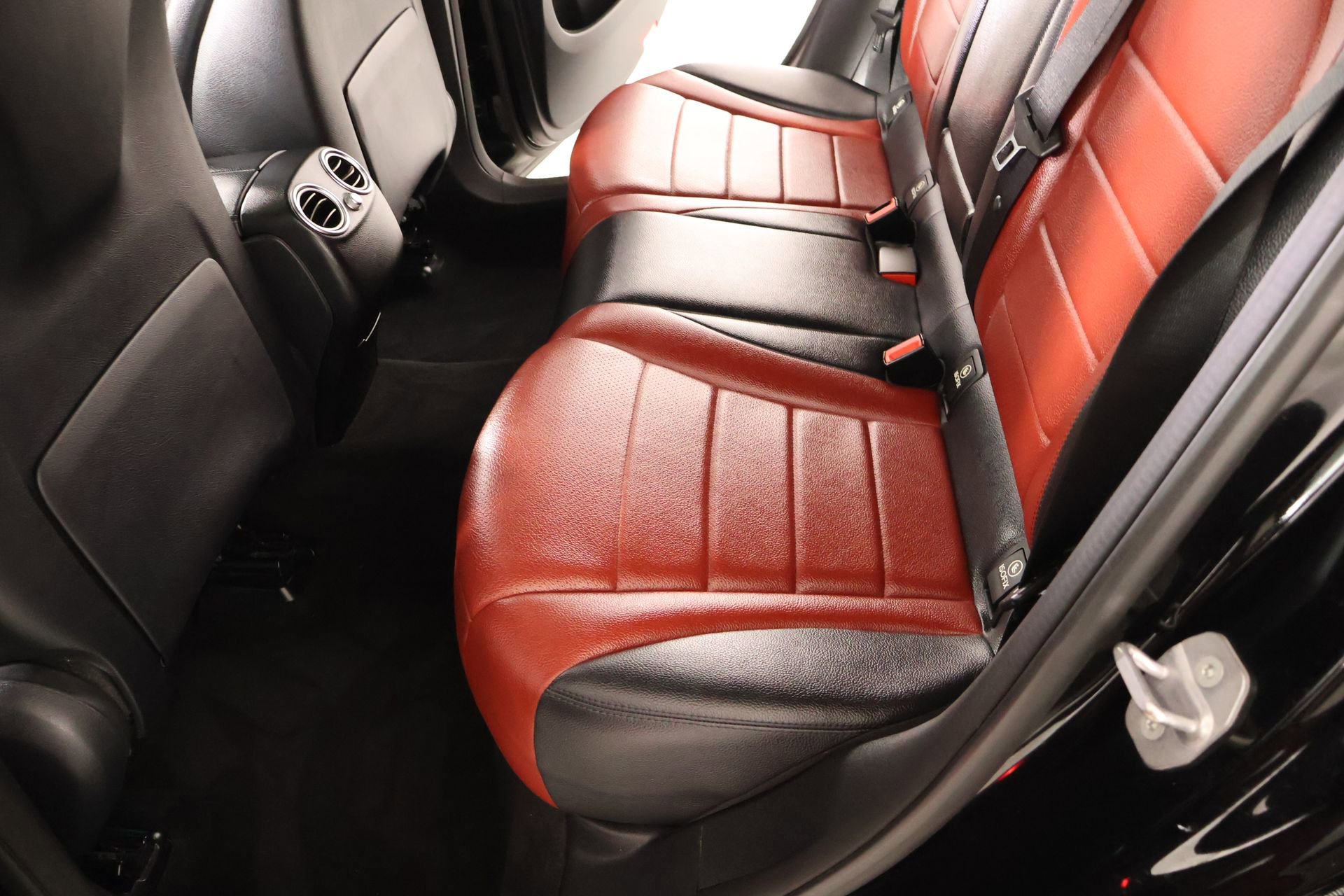 Used 2019 Mercedes-Benz GLC 300 4MATIC Coupe image 11