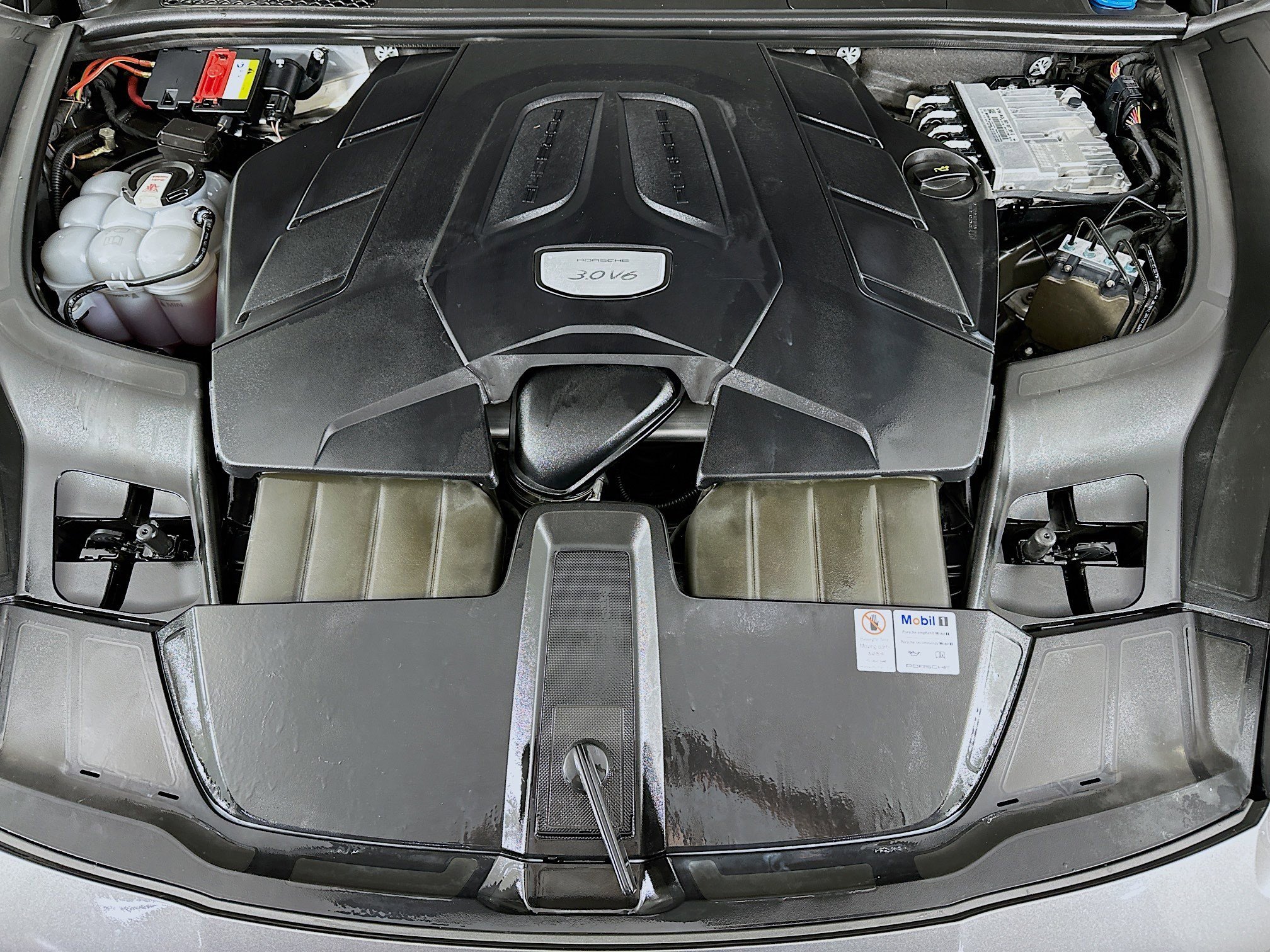 Used 2021 Porsche Cayenne Coupe image 33