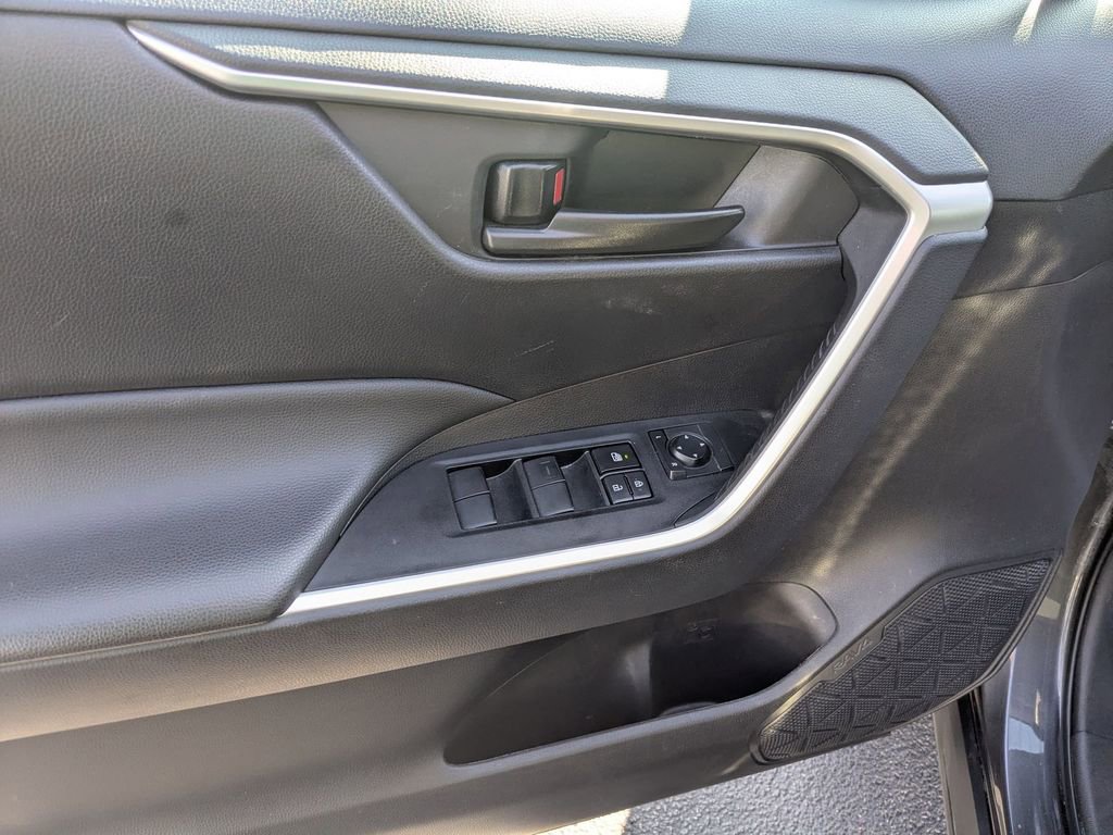 Used 2024 Toyota RAV4 LE image 21