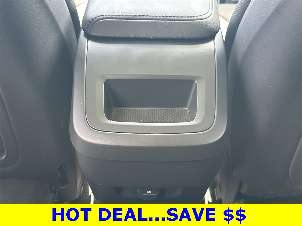 Used 2023 Volvo XC60 B5 Plus image 15