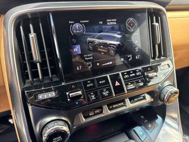 Certified 2025 Lexus LX 700h Luxury w/ Appearance Package AWD/4WD image 19
