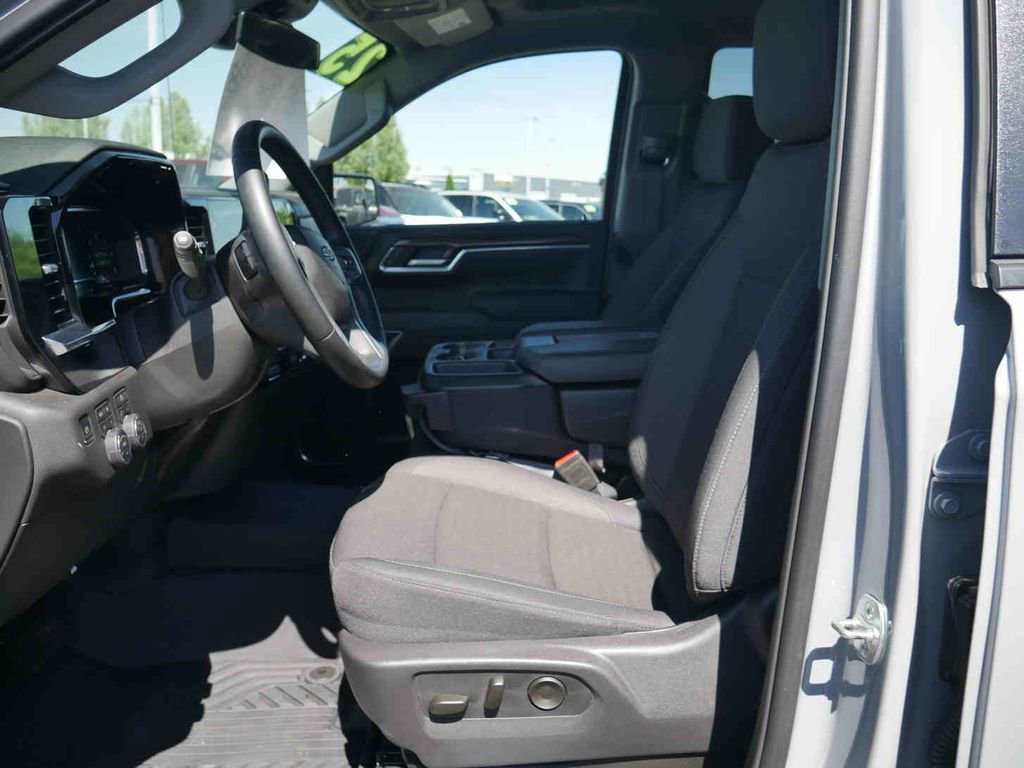 Used 2025 Chevrolet Silverado 1500 RST AWD/4WD image 29