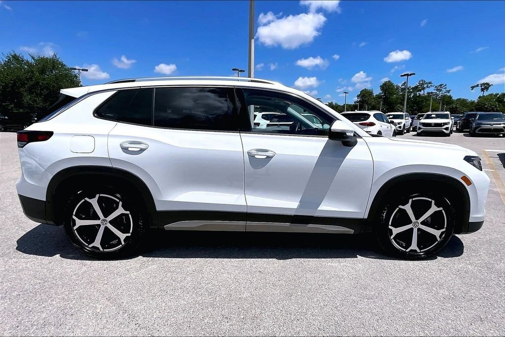 Certified 2026 Volkswagen Tiguan SE w/ Panoramic Sunroof Package FWD image 4