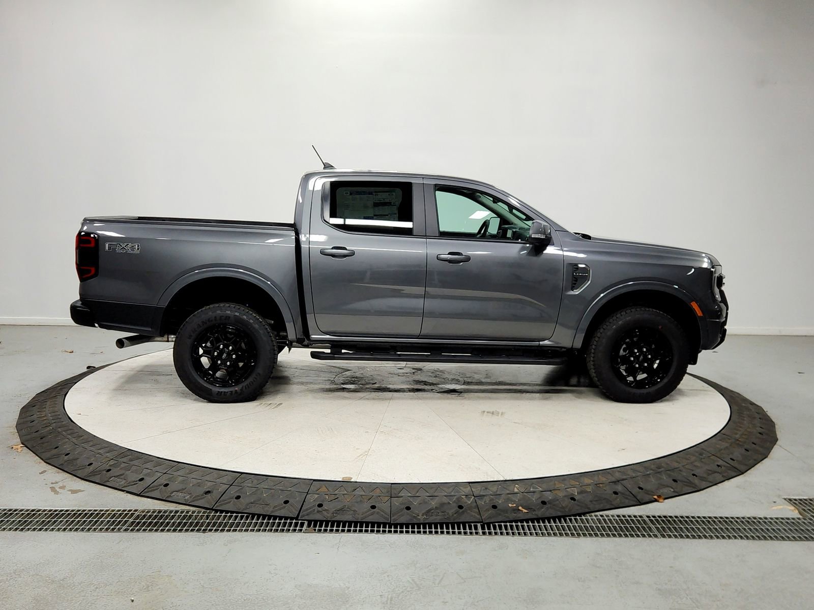 New 2025 Ford Ranger Lariat w/ FX4 Off-Road Package image 8