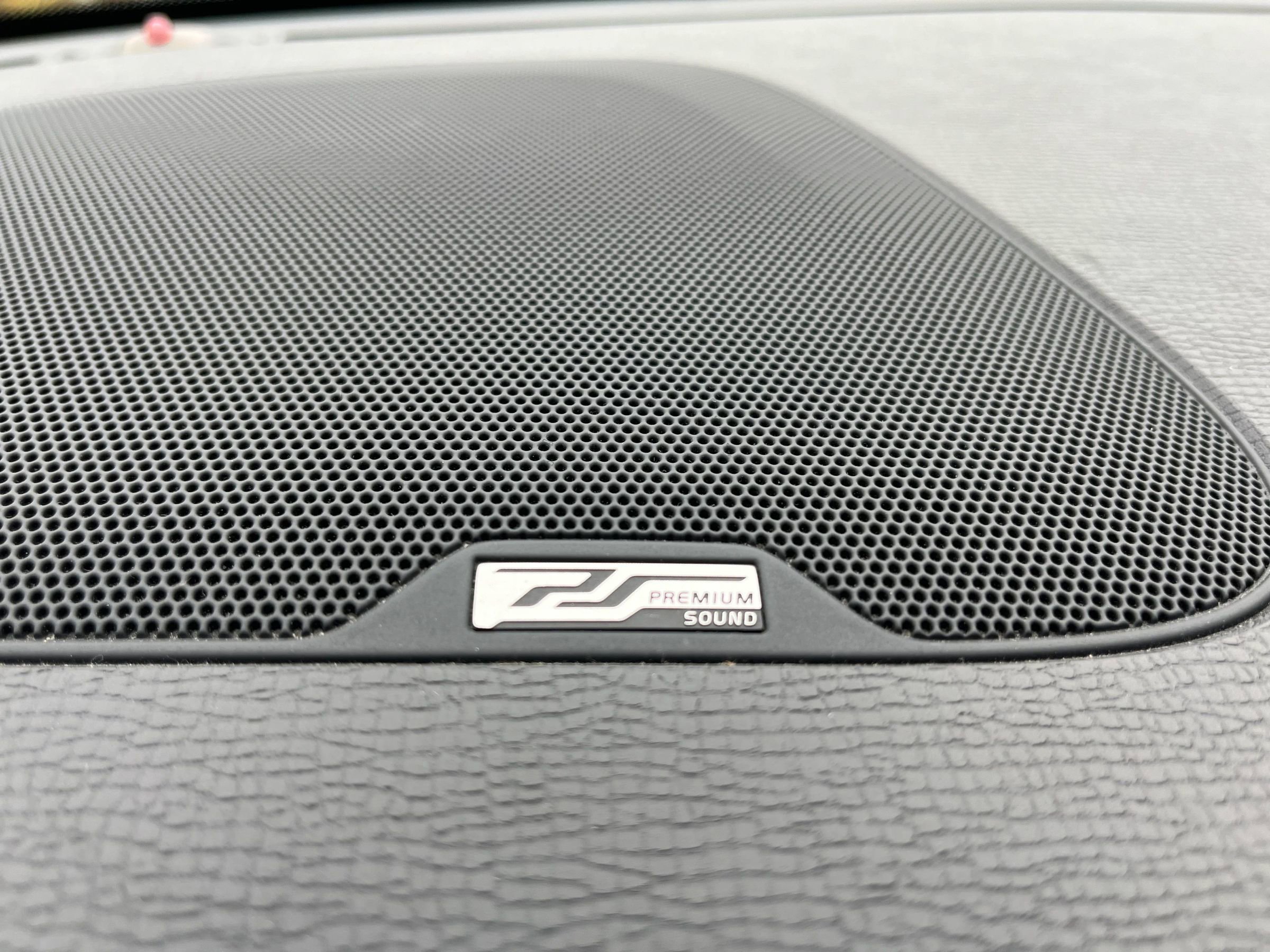 Used 2012 Volvo XC60 T6 R-Design image 25