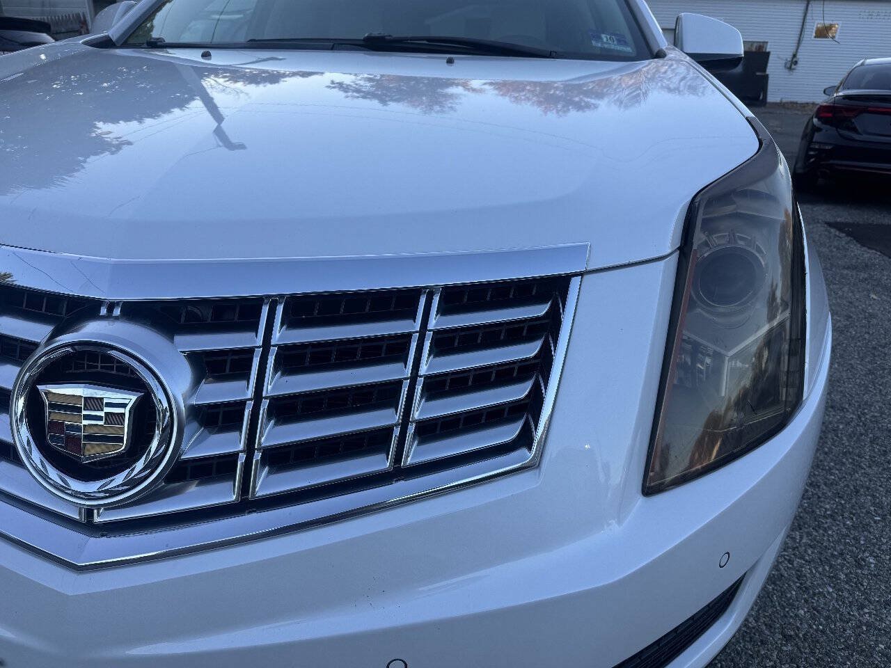 Used 2015 Cadillac SRX Luxury w/ Driver Awareness Package FWD image 3