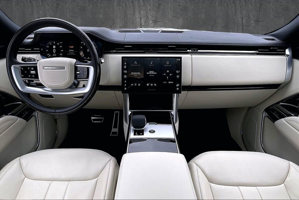 Used 2025 Land Rover Range Rover SE image 7