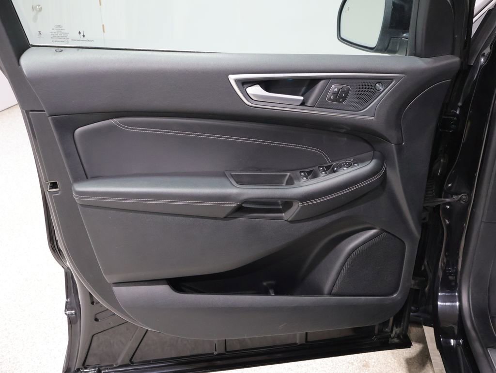 Used 2024 Ford Edge Titanium w/ Equipment Group 301A image 13