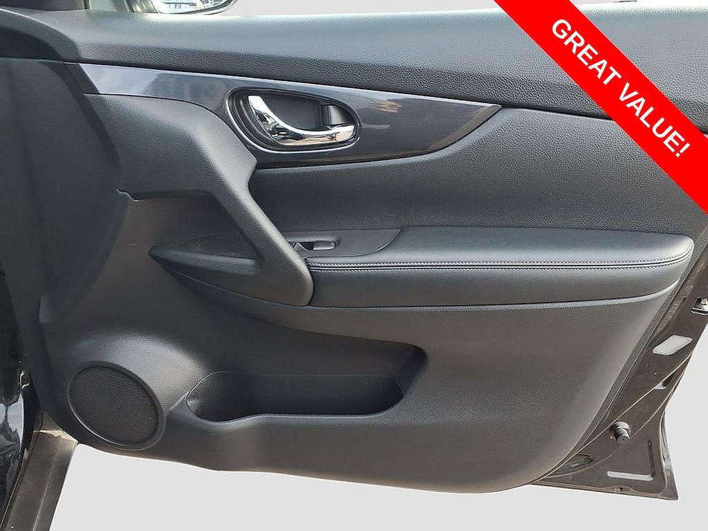 Used 2018 Nissan Rogue SV AWD/4WD image 9